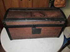 uralter Überseekoffer - Holz