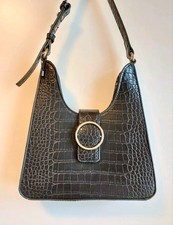 Schwarze Schultertasche von Mango