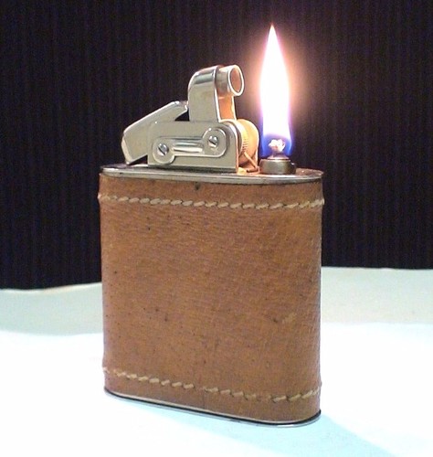 Altes tischfeuerzeug typ - *,
