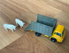 Matchbox Series Nr. 37 Cattle Truck gelb/orange mit Kühen, Viehtransporter