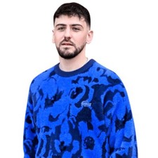 Jordan Rondelli (Blue Jumper) Halber Körper Buddy Ausschnitt