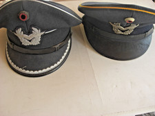 2 frühe  schirmmützen