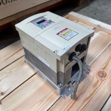 1x TOSHIBA TRANSISTOR INVERTER VFS7-2007PY-EU + SCHAFFNER FS5179-12-99