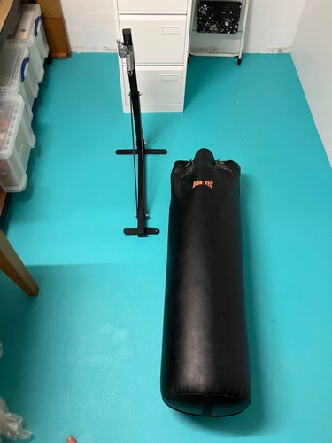 Boxsack mit wandhalterung und - mit,
