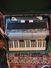 Hohner Tango II M Akkordeon mit Koffer - 37 Melodietasten - 60 Basstasten