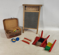 Altes Waschbrett Wäscheleine Klammern Seife Koffer Puppenmutti Puppe Kind Deko