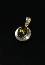 schöner Bernstein-Anhänger