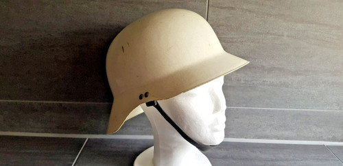 Alter helm luftschutz aus - alter, -luftschutz-
