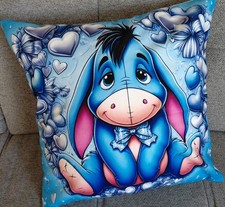 1 Kissen Winnie Pooh Eeyore I-Aah Baby Esel 45 x 45cm Herz Kranz NEU