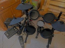 Golden Ton E-Drumset, mit Verstärker und erneuerter Bassdrum