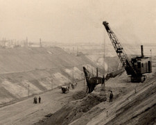 56/815 FOTO BERGBAU BAGGER