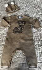 Burberry Bär Strampler und Mütze