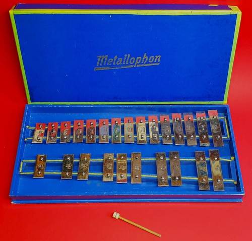 Altes spielzeug metallophon - altes,