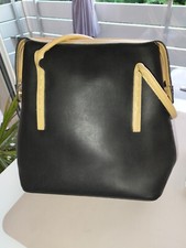 Giada * hochwertige Damen Handtasche * Leder * scharz * moderne Tasche