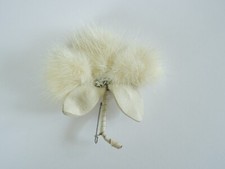 Brosche Pelz mit weißem Leder