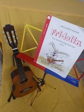 Notenständer und Gitarrenständer - KEINE GITARRE