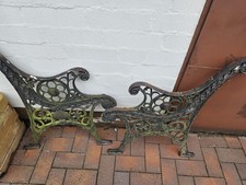 Alte Gartenbank Löwenköpfe