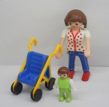 Mama mit Baby und Buggy +++++