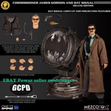 Mezco one:12 James Gordon
