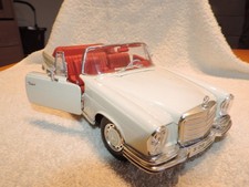 Maisto Mercedes Benz 280 SE, von 1966, 1:18 -28-