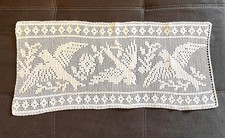 Wunderschöne alte gehäkelte Tischdecke Läufer Handarbeit Abmessungen 80 x 36 cm