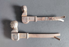 2 antike Fensterladenhalter - 17 und 16 cm lang - Dachbodenfund