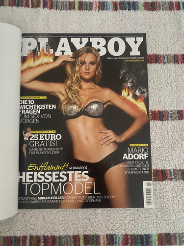 Ein playboy magazin mit cover - playboy,