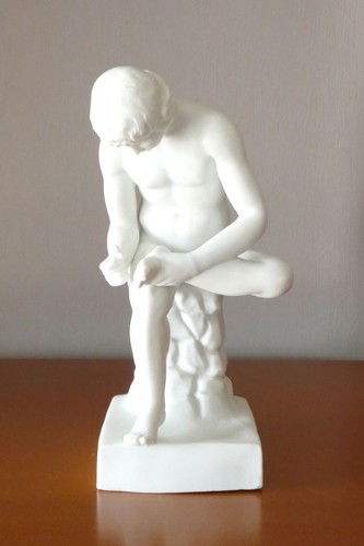 Weiße bisquit porzellanfigur - weiße, bisquit-porzellanfigur