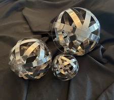 3er Set Deko Kugeln Geflecht Edelstahlstreifen 20/15/10 - Garten- u. Wohnbereich