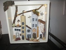 Dorf in einer alten Schublade, Holzhäuser, Deko, mit Lichterkette, Treibholz