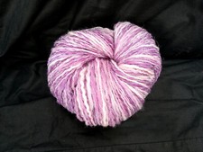 Handgesponnene und handgefärbte Wolle, 107g