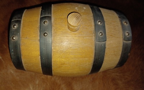 Kleines fass aus holz - holz,
