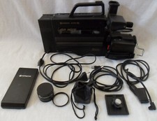 Hitachi VM-600E VHS-Videokamera mit Koffer, Zubehör & Stativ, Dreibein