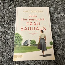 Jeder hier nennt mich Frau