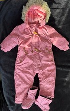 Schneeanzug mit Stiefelchen