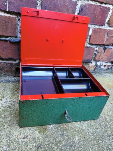 Alte geldkassette metall - geldkassette,