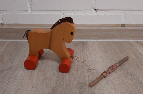 Antikes pferd aus holz - pferd,