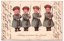 Künstler Ak Achtung präsentiert das Gewehr 1916 Kinder mit Gewehr in Uniform