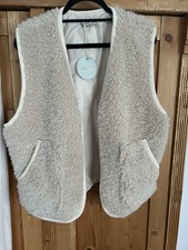 Fake Fell Weste, Wollweiß