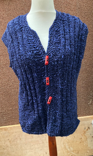 Handgestrickte damenweste - handgestrickte, damenweste*