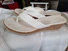 Damen Sandalen Hausschuhe Schuhe Flip Flops Pantoletten Keilabsatz Zehentrenner