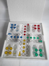 "Mensch ärgere Dich nicht". Glas + 16 "Glaspinnchen" = Party-Version. 1a-Zustand