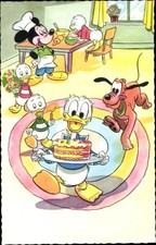 Künstler Ak Walt Disney, Donald Duck mit Geburtstagstorte, Mickey... - 4036580