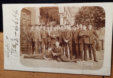 Gruppe Jungen mit Schüler