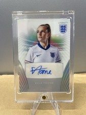 Ella Toone handsignierte