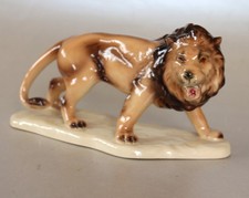 Gut erhaltene Skulptur eines schreitenden Löwen - Cortendorf -