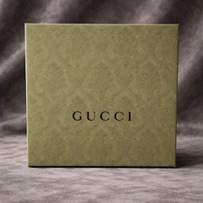 Gucci Box ·