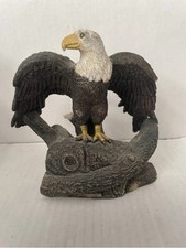 Adler dekofigur auf - auf, baumstamm