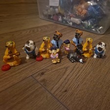 KINDER ÜBERRASCHUNGSSET - DOG STORIES CITY DOGS WELPEN 2010 - FIGUREN SAMMLERSTÜCKE