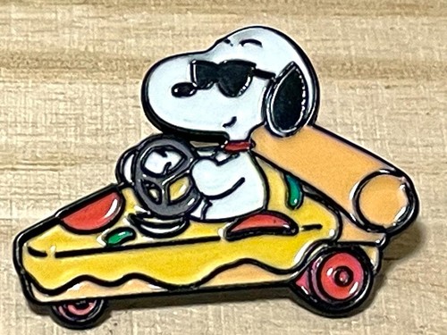 Snoopy pizzawagen pin - snoopy,